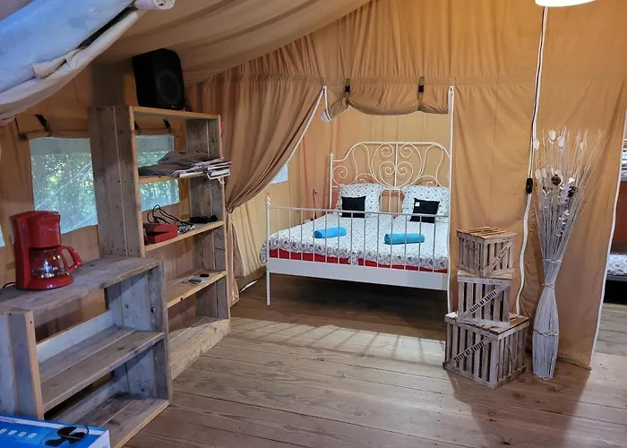 Дом отдыха Tente Safari Saint-Martin-des-Besaces