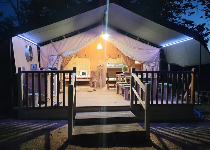 Tente Safari Дом отдыха Saint-Martin-des-Besaces